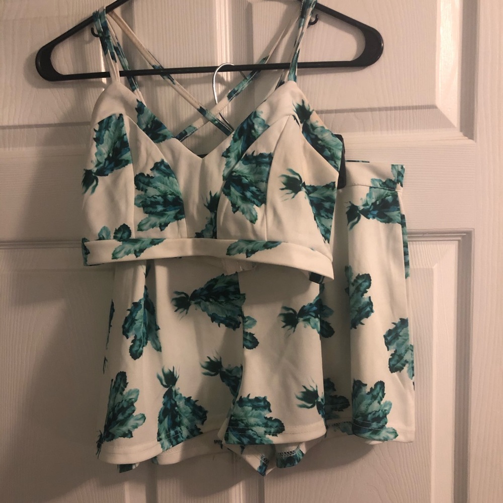 Matching White & Blue/Green Floral Set Large Top💕